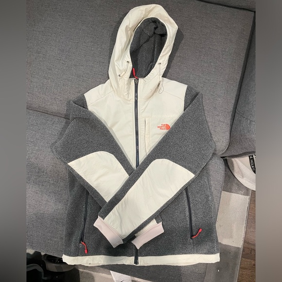 Women’s North Face hooded jacket - Picture 1 of 4